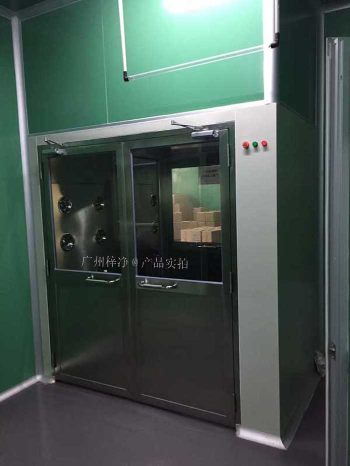 風淋室（又名空氣浴塵室、風淋房、風淋門、空氣吹淋室、AIR SHOWER，風淋設備，風淋機之類）