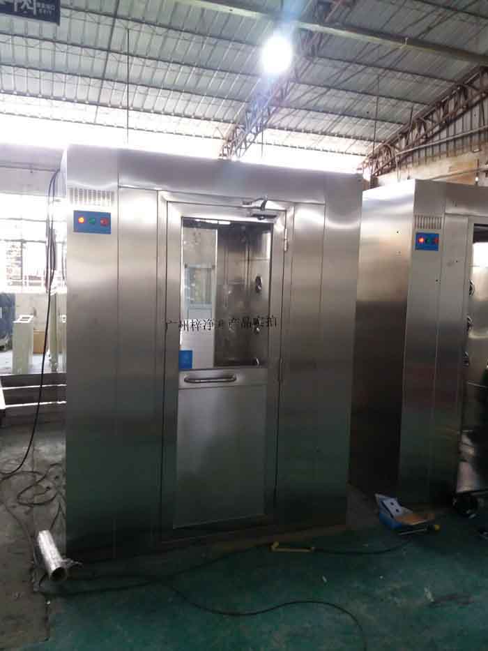 風淋室應配備高效過濾器，確保過濾效率達到行業(yè)要求。